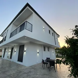  Hotel Papa-berat Albania